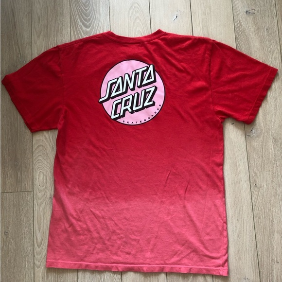 Santa Cruz Skateboards Ombré Logo T Shirt in Red & Pink Size L - Picture 3 of 9